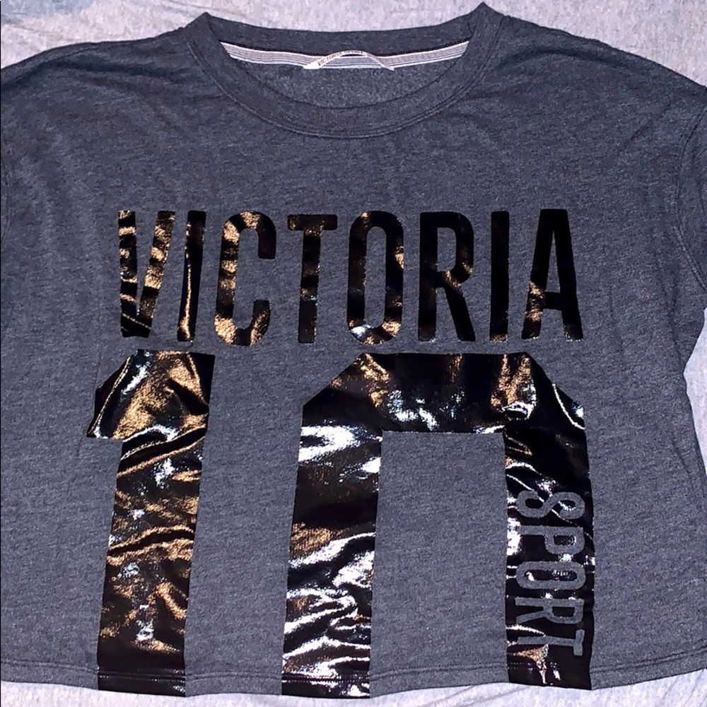Victoria Sport Cropped Crew Neck